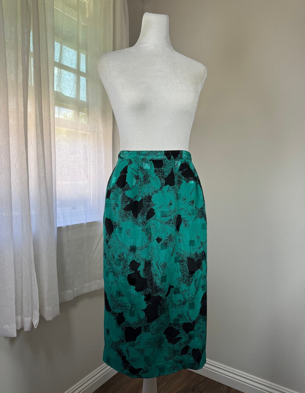 Vintage ‘90s B.G.B. Ltd. Teal & Black Abstract Print Knee Length Skirt